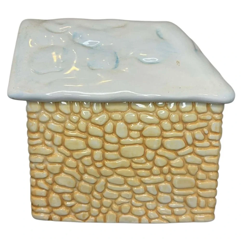 M&Ms Galerie 2003 Christmas Bakery Log Cabin Ceramic Cookie Jar Red Yellow Candy